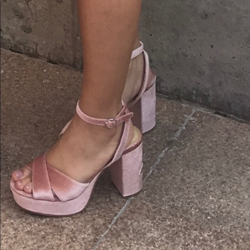 Chinese laundry blush sandals